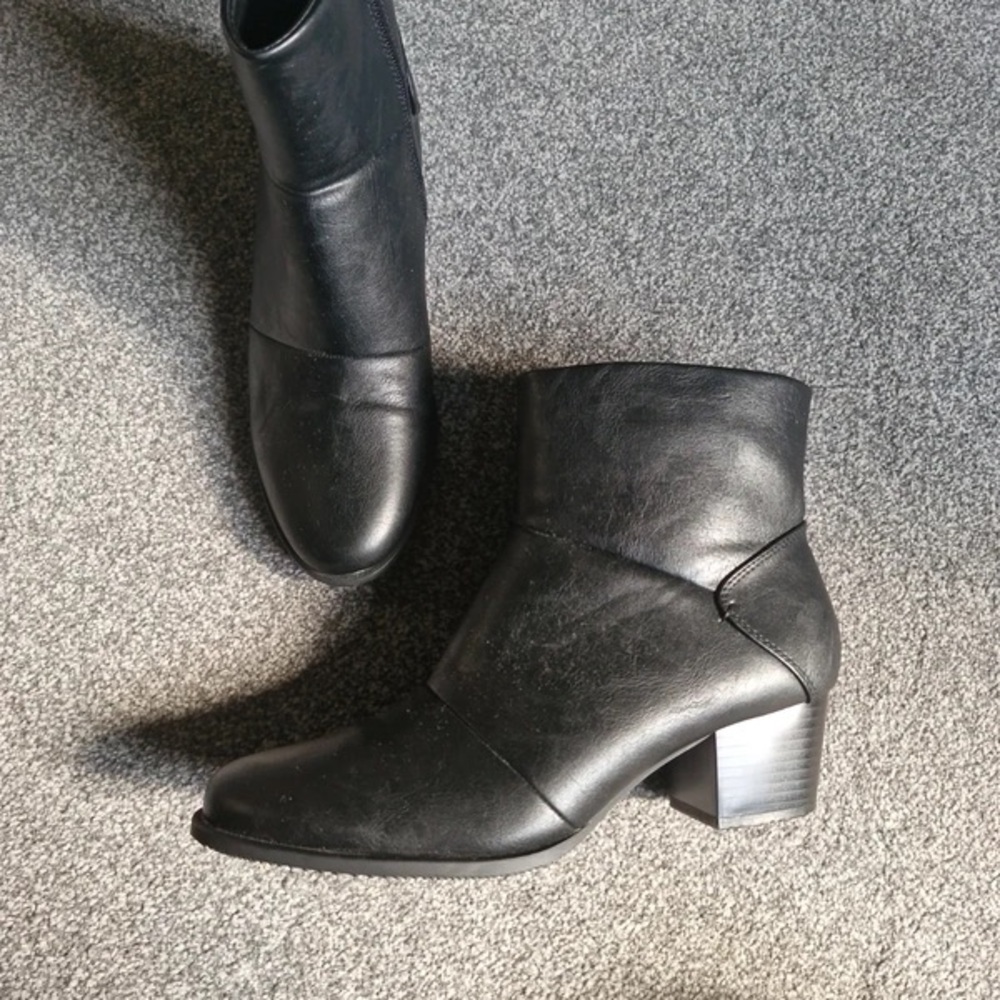Sleek Black Leather Heeled Boots